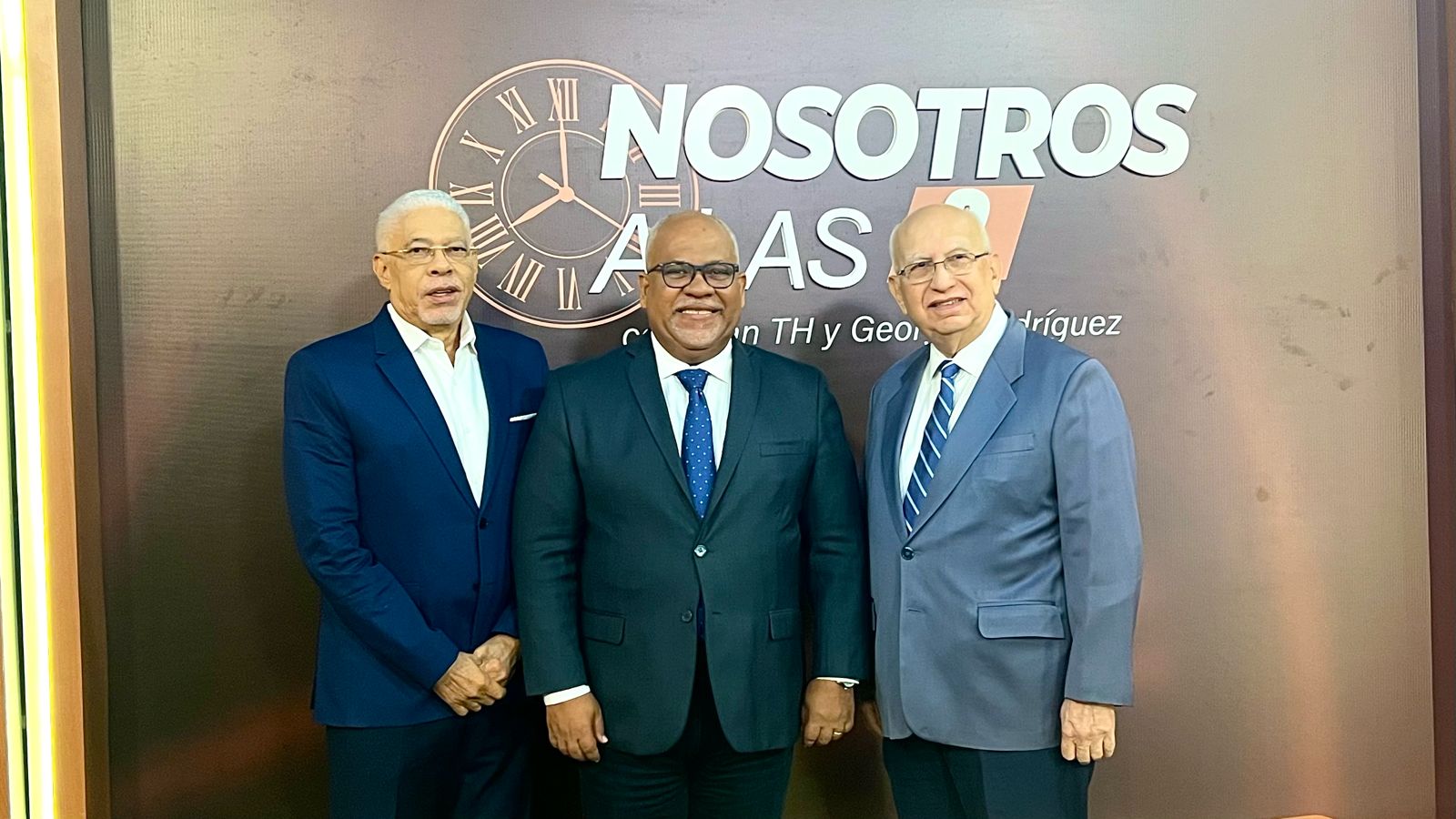 Nosotros A Las 3 Nosotros A Las 3